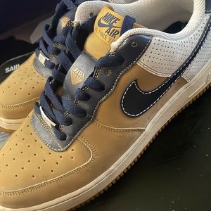 Selling men Nike sneakers